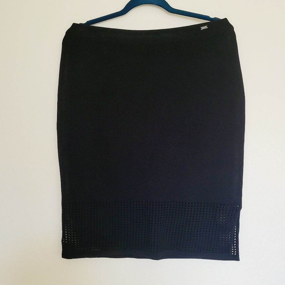 St john knit knee lenght skirt laser cut slit
